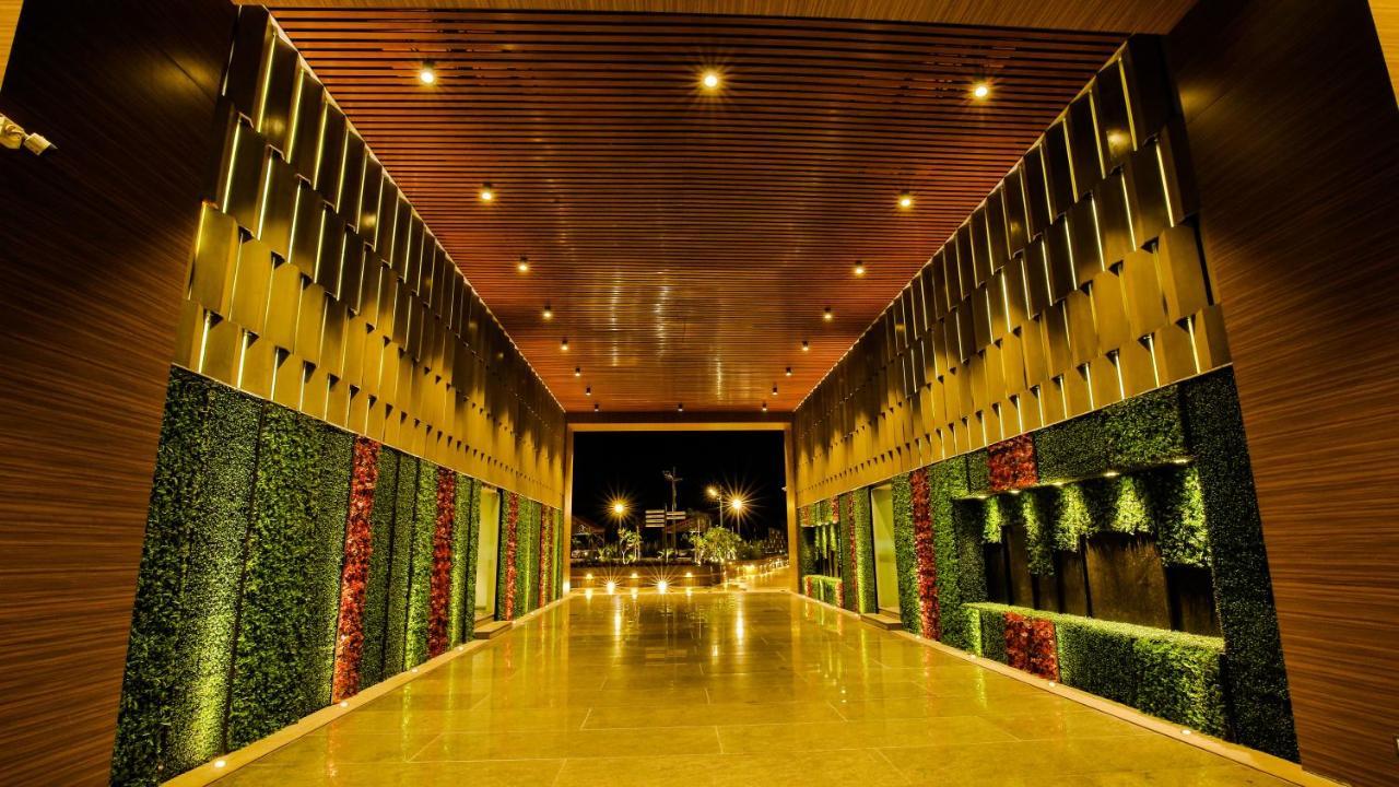 The Weekend Address Hotel Surat Bagian luar foto
