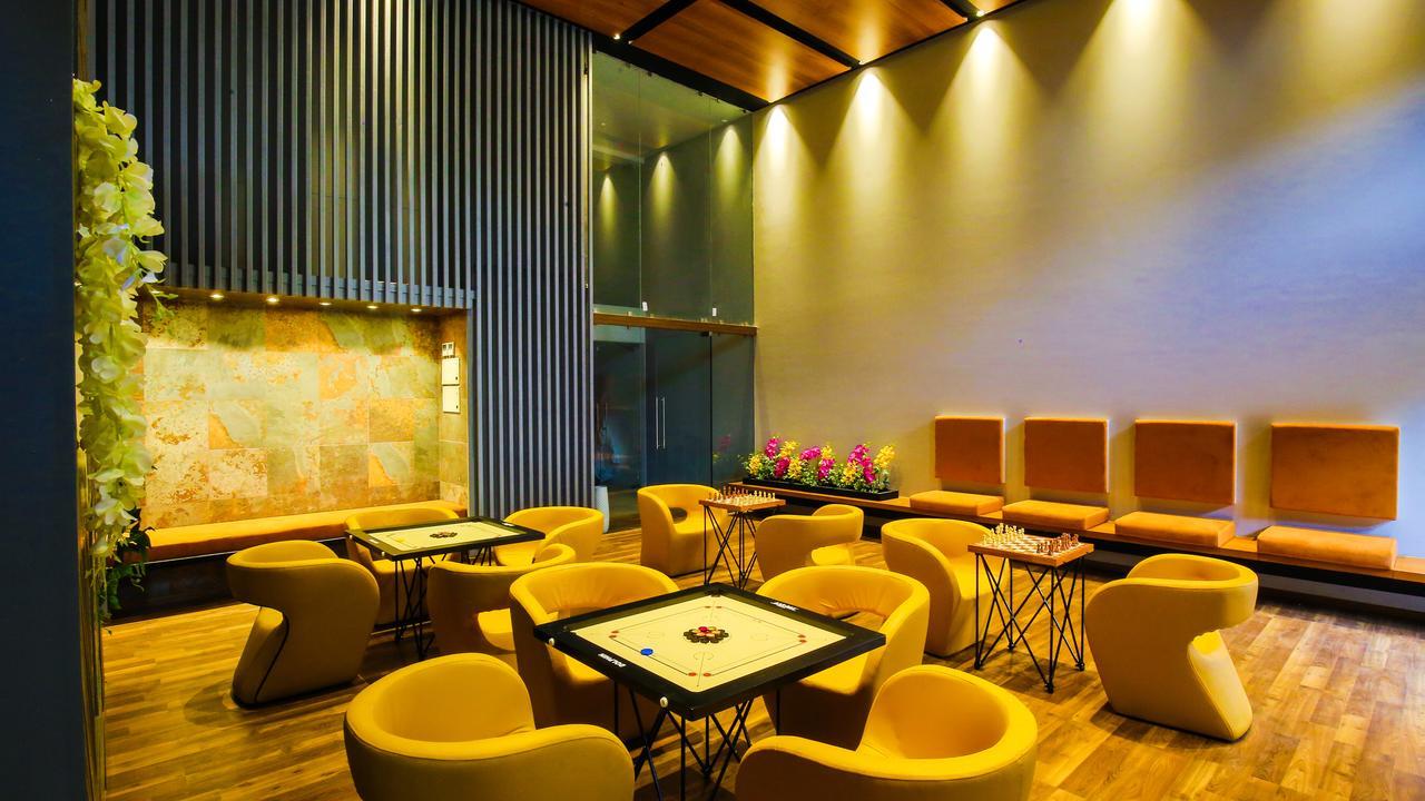 The Weekend Address Hotel Surat Bagian luar foto