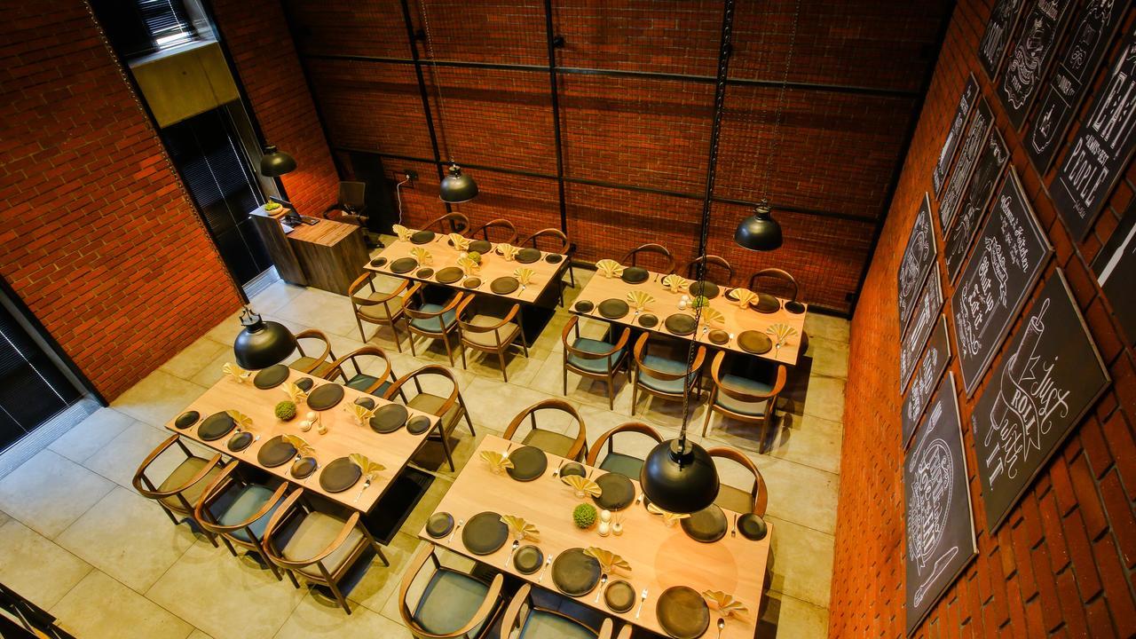 The Weekend Address Hotel Surat Bagian luar foto