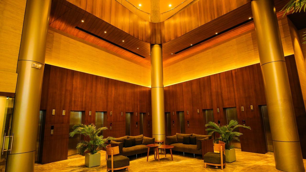 The Weekend Address Hotel Surat Bagian luar foto